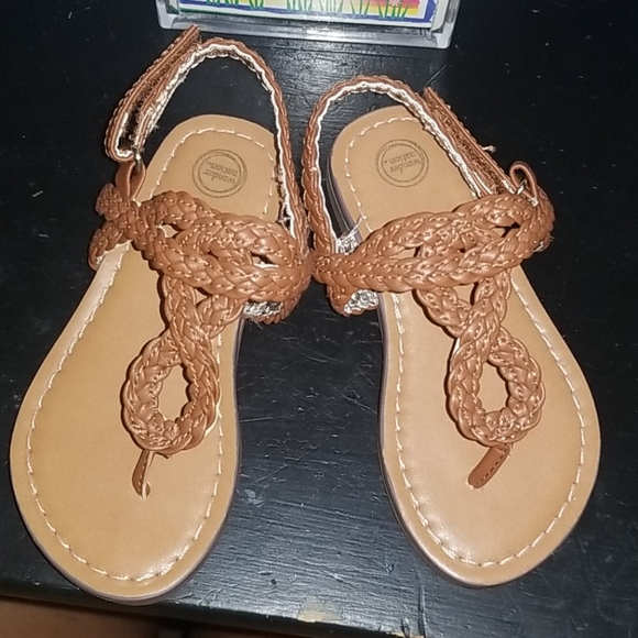 Toddler Sandals - Picture 2 of 4